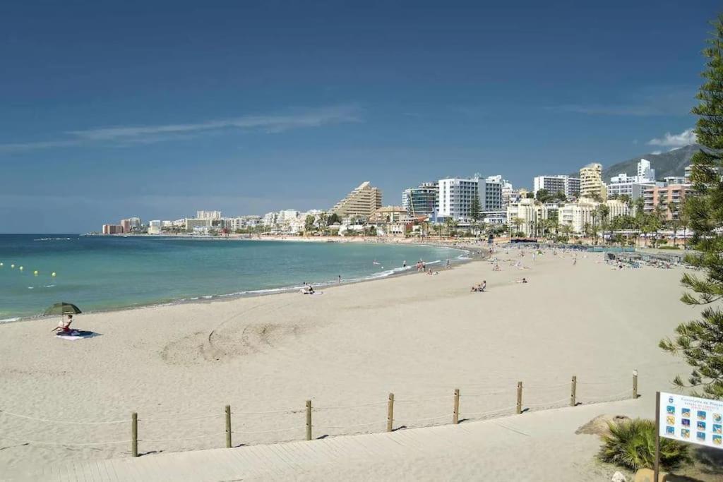 Luxurious 1 Bed With 5 Pools & Gardens. Apartamento Benalmádena