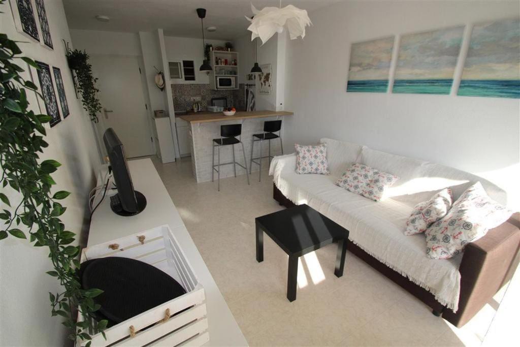 Luxurious 1 Bed With 5 Pools & Gardens. Apartamento Benalmádena